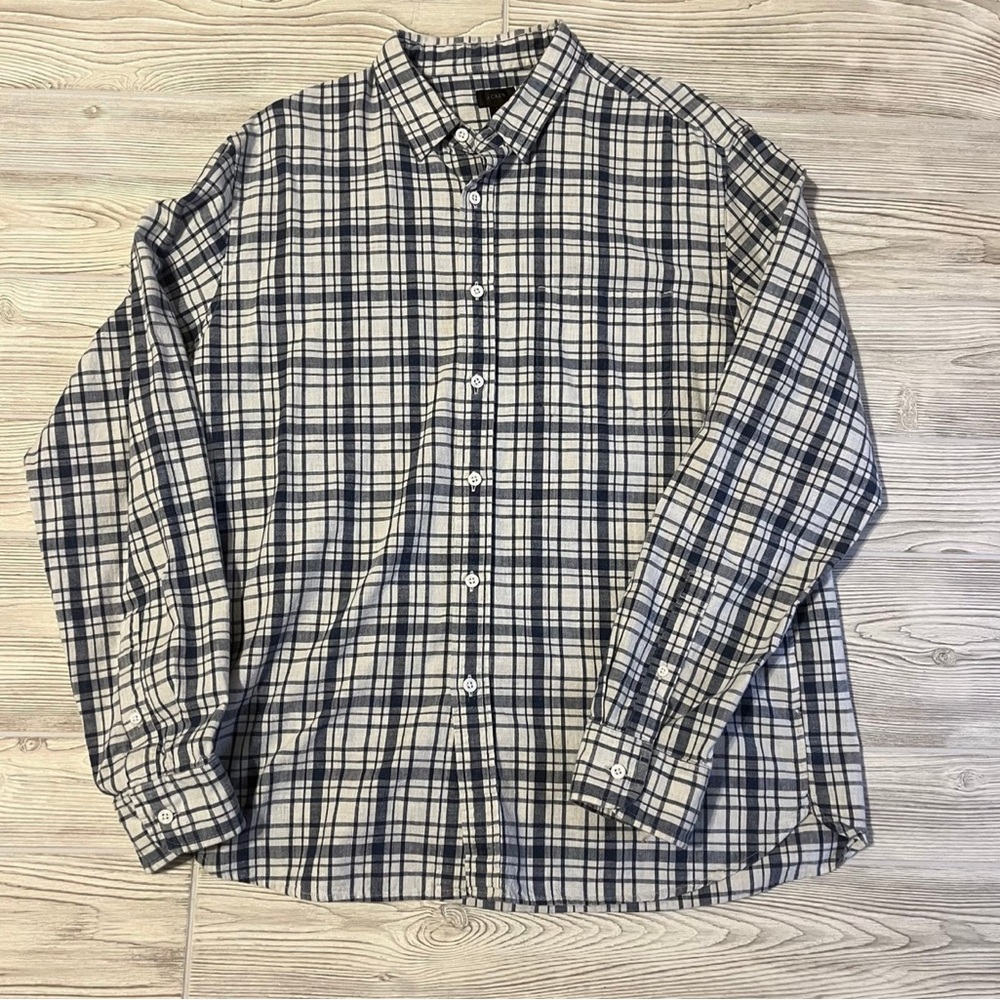 J. Crew Blue and White Casual Button Down Shirt 🌺
